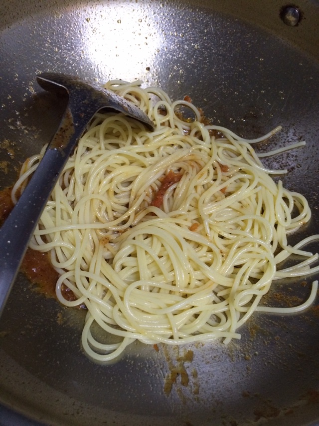 番茄黑椒炒意面的做法图解4