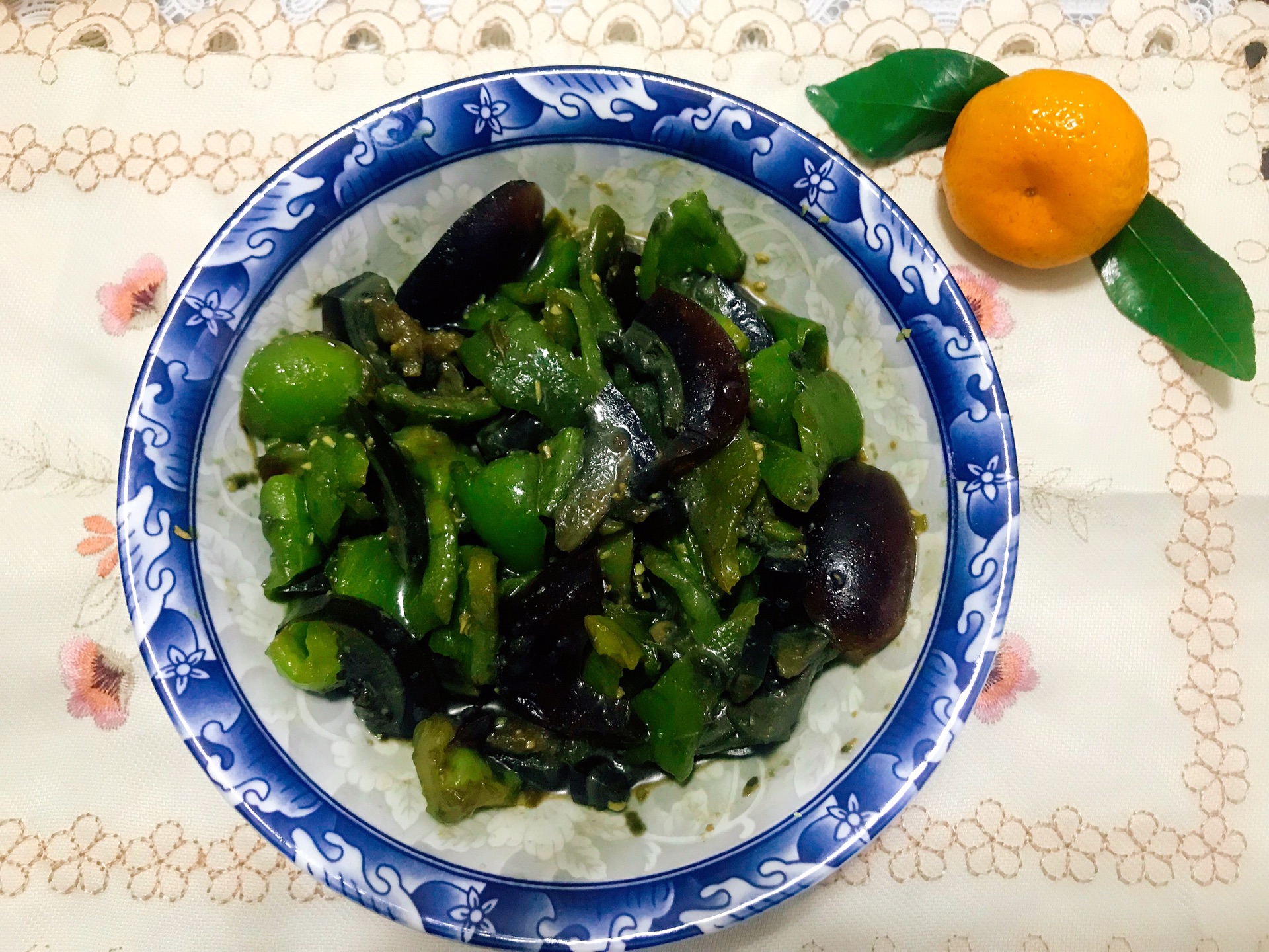 Green pepper with preserved egg