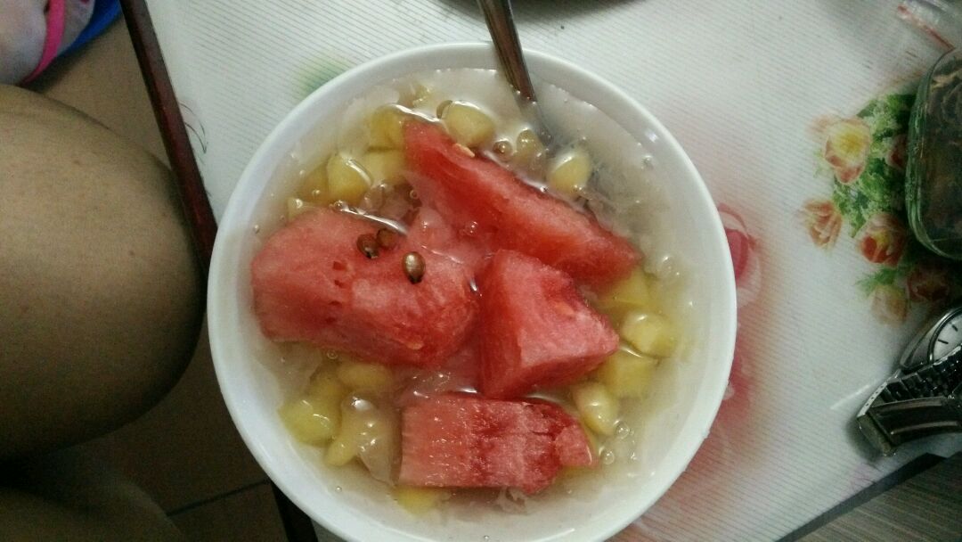 夏日水果银耳汤的做法图解4