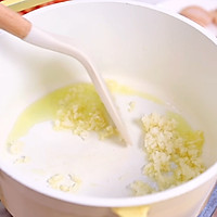 #寻味外婆乡 香满中秋宴#番茄酸汤鱼加拿大北极虾粉丝煲的做法图解5