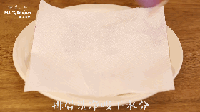 美食锅 | 肉香浓郁！锡纸排骨的做法图解1