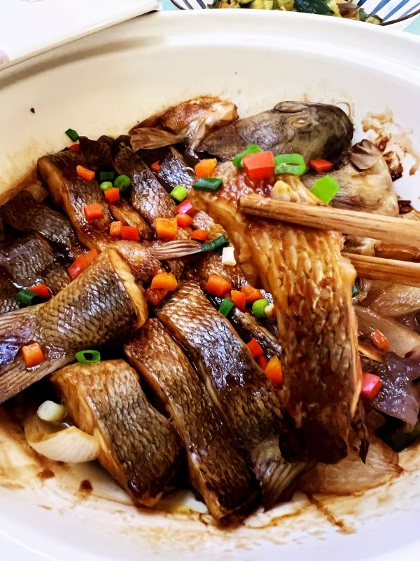 砂锅焗鲈鱼