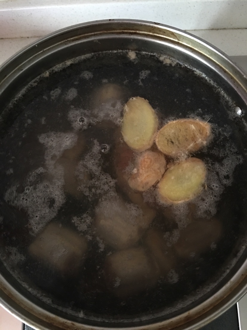 番茄牛尾汤的做法图解1