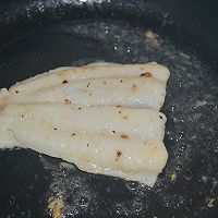咖喱巴沙鱼盖浇墨鱼汁意面的做法图解5