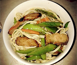 腊肉豆角焖面的做法