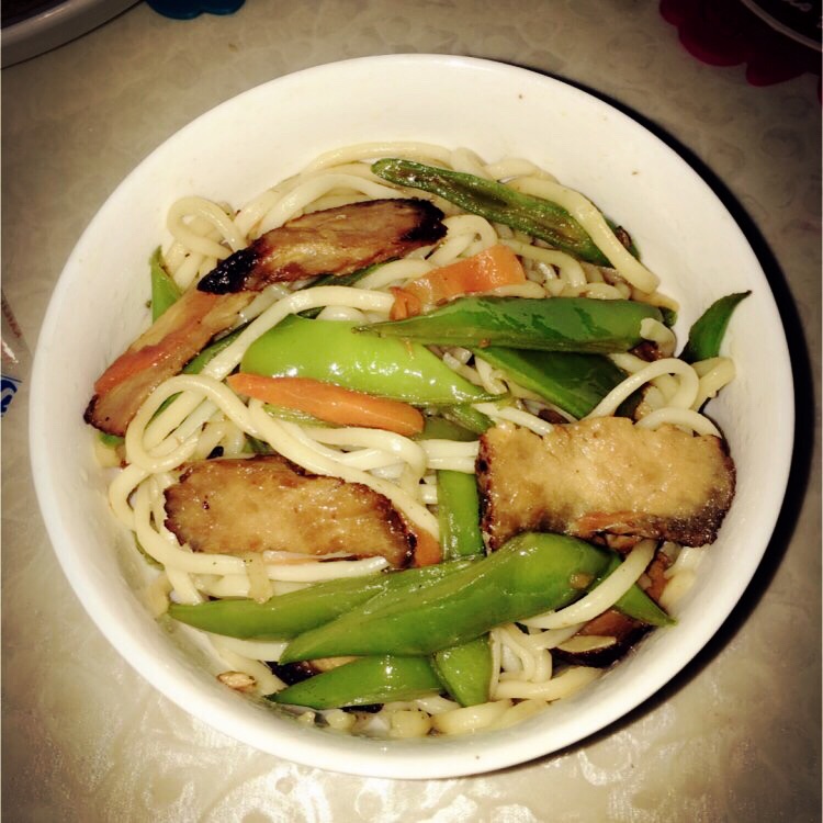 腊肉豆角焖面的做法