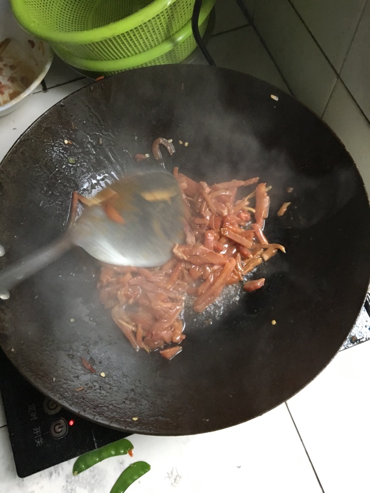 荷兰豆红椒炒肉丝的做法图解5
