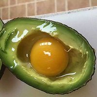 牛油果烤蛋的做法图解2