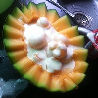 酸奶哈密瓜的做法图解3