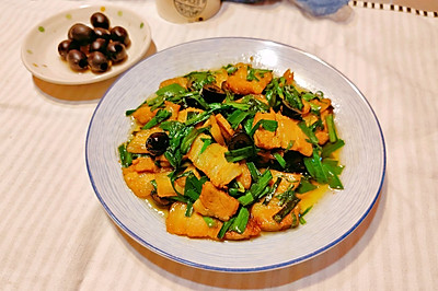 西班牙黑橄榄蒜苗回锅肉