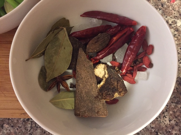 卤牛肉的做法图解1
