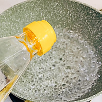 香油鸡汁豆苗旋的做法图解3