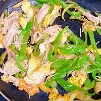 青椒金针菇炒蛋的做法图解6