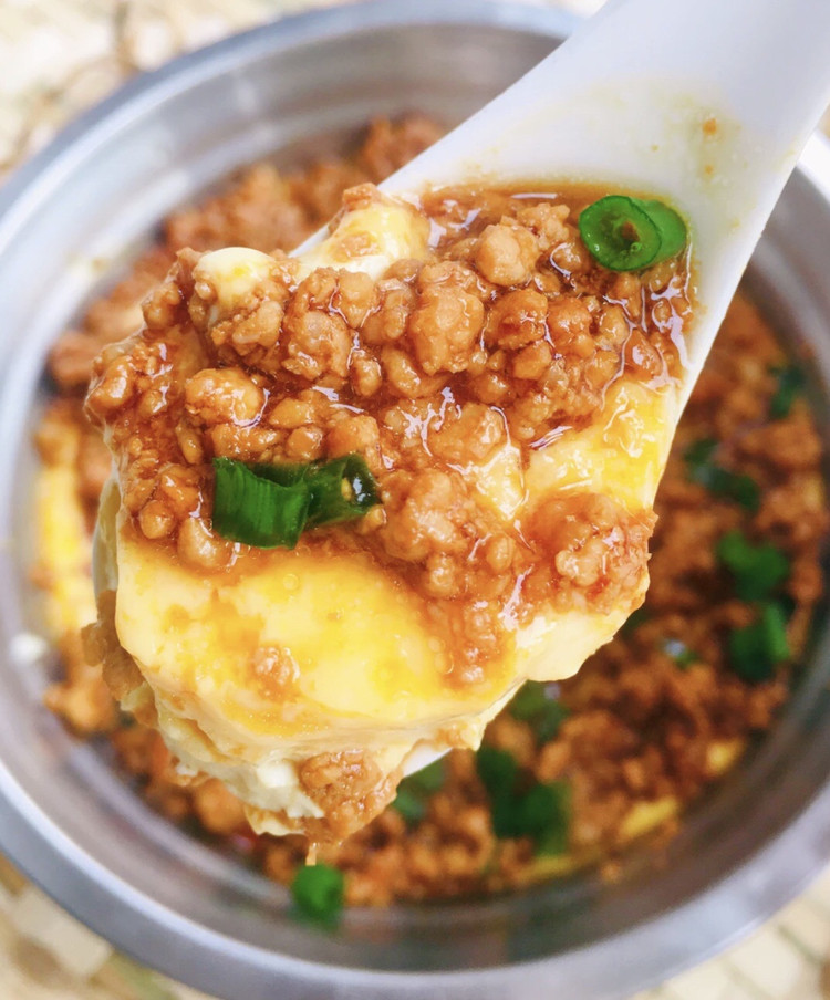 ㊙️10分钟快手菜—鸡蛋抱豆腐（蒸蛋羹）的做法