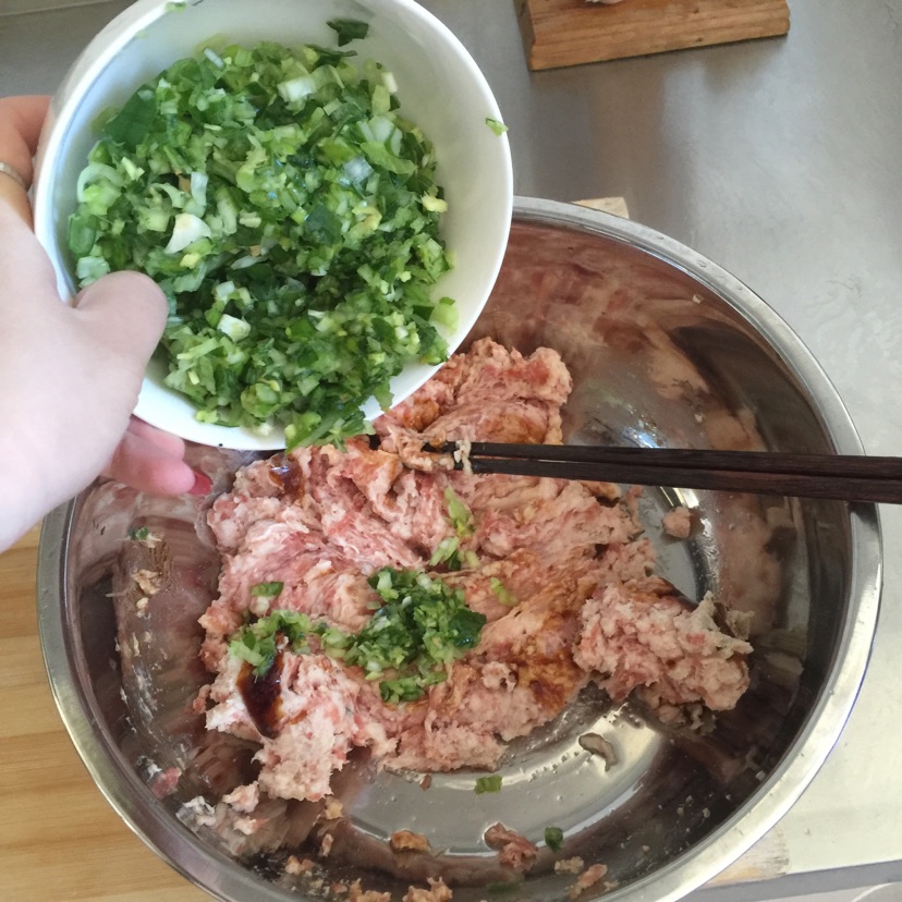 烙野菜馅饼的做法图解2