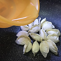 抱蛋煎饺#在“家”打造ins风美食#的做法图解2