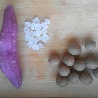 冰糖紫薯桂圆粥的做法图解1
