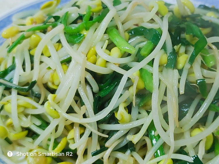 春节营养素菜之一    翠绿银芽的做法