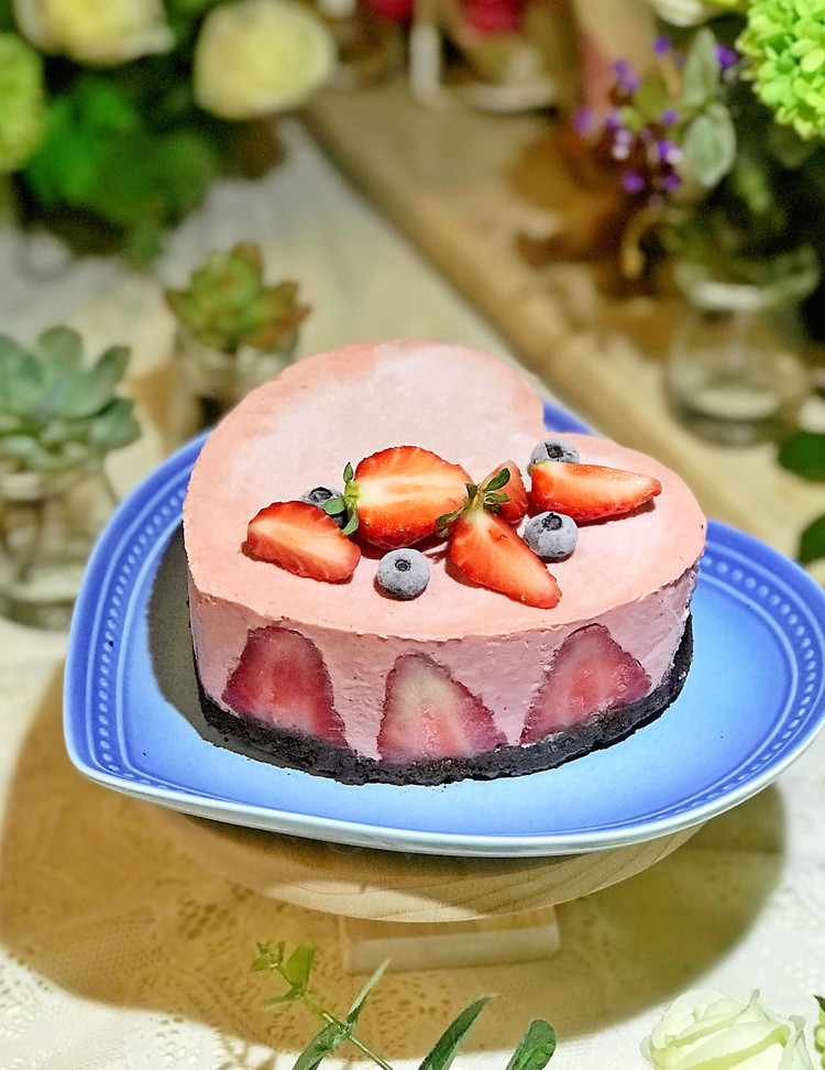 奥利奥草莓慕斯蛋糕的做法