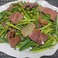 家常菜，蒜苔炒腊肉的做法图解6