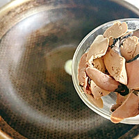 蒜叶炒鸡杂的做法图解2
