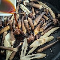 滋补鲜美家常菜——油焖鸡枞菌的做法图解7