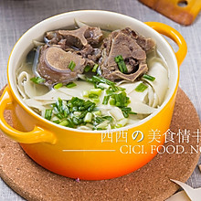 秋季煲汤食谱：香浓牛脊骨汤（15分钟快速煲汤）