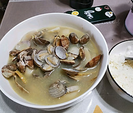 芋头炖蛤（花甲）汤的做法