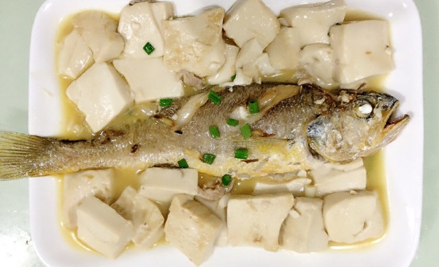 黄花鱼炖豆腐