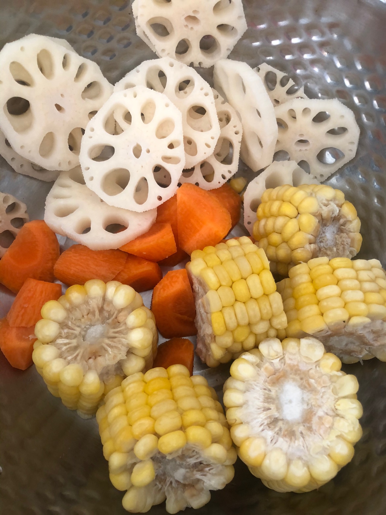 玉米排骨萝卜汤功效-点志了能喝排骨玉米萝卜汤吗