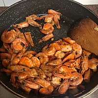 咸蛋黄炒虾的做法图解6