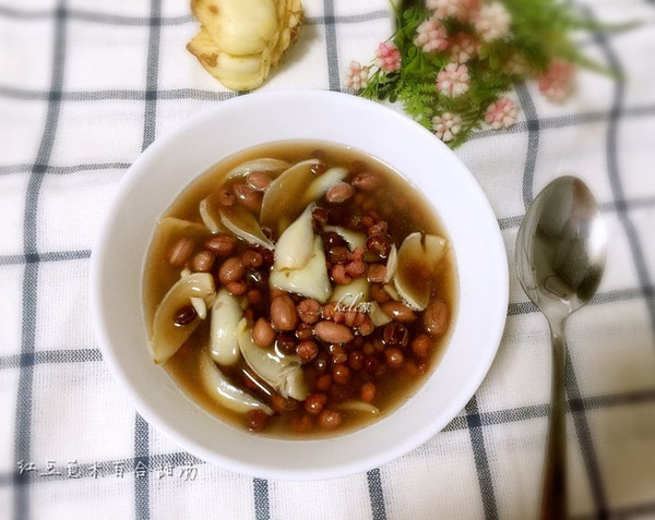 红豆薏米百合甜汤