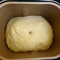 淡奶油椰香肉松软面包的做法图解2