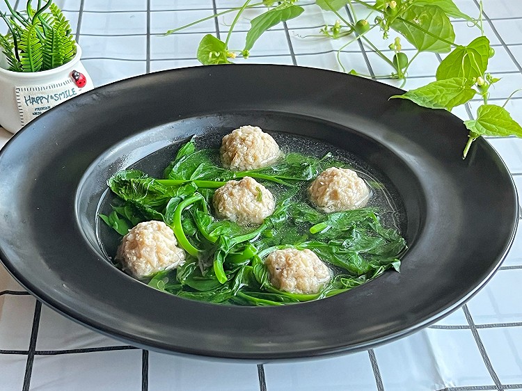 肉丸炖豌豆尖汤的做法