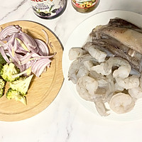 #西班牙橄榄西餐创意菜#芝士焗海鲜的做法图解1