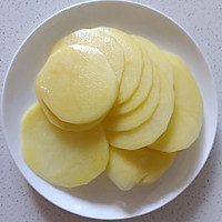 #夏日消暑，非它莫属#超简单的凉拌耗油土豆片的做法图解2