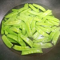 超简单快手的荷兰豆炒腊肠的做法图解5