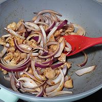 #厨房鲜香秘诀，太太乐松茸鲜，一餐一筷见鲜香#洋葱鸡腿肉的做法图解9