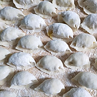 没有肉也很香的鸡蛋红萝卜饺子的做法图解4