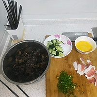 木须肉。黄瓜鸡蛋木耳的做法图解1