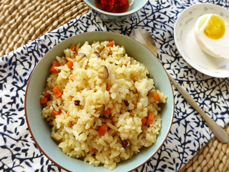 香菇油饭——一款非常好吃的素食炒饭的做法