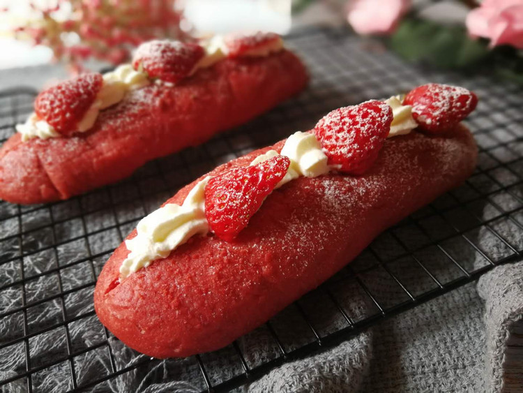 草莓魔法奶油面包的做法