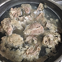 猪头肉黄豆胡萝卜汤的做法图解2