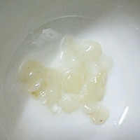 桃胶皂米角炖雪燕的做法图解4