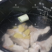 白果马蹄腐竹排骨汤的做法图解5