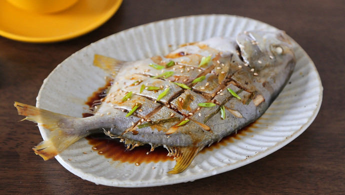 金鲳鱼这样做简单又美味～