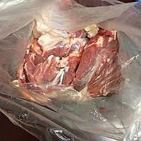 白切羊肉，羊骨汤的做法图解1