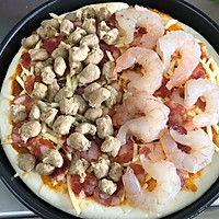 #餐桌上的春日限定#牛肉大虾双拼披萨的做法图解6