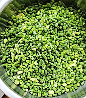 排骨蒜薹包子的做法图解4