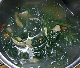 猪肝菠菜枸杞汤的做法